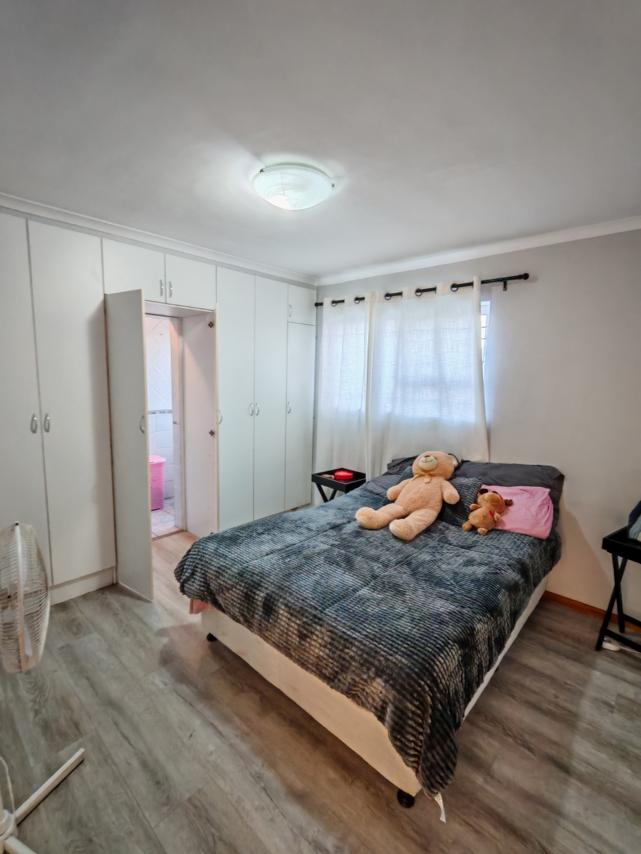 4 Bedroom Property for Sale in De Kelders Western Cape